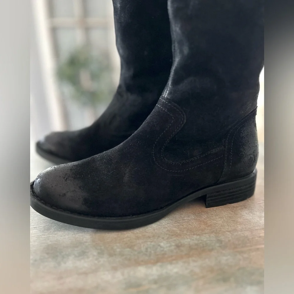 NWOT Born Women’s Borman Boots, size 6, distressed black, zip back. Knee high.